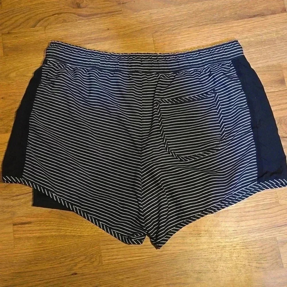 Tangerine Black Stripped Shorts L - Picture 3 of 3